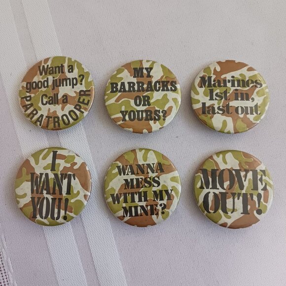 Bag of 68 Camo/Military Pinback Buttons - Picture 1 of 10